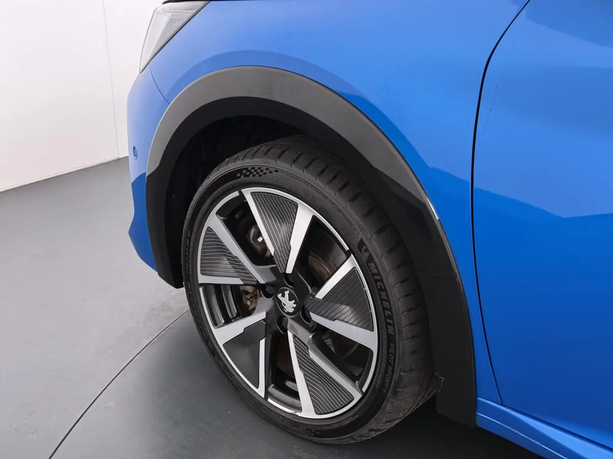 GT Pack 50 kWh 136pk | Accu 91% | Navigatie | Camera achter | Panorama dak | Alcantara bekleding | Cruise control adaptief | Lichtmetalen velgen  | Stoelverwarming | Apple Carplay en Android