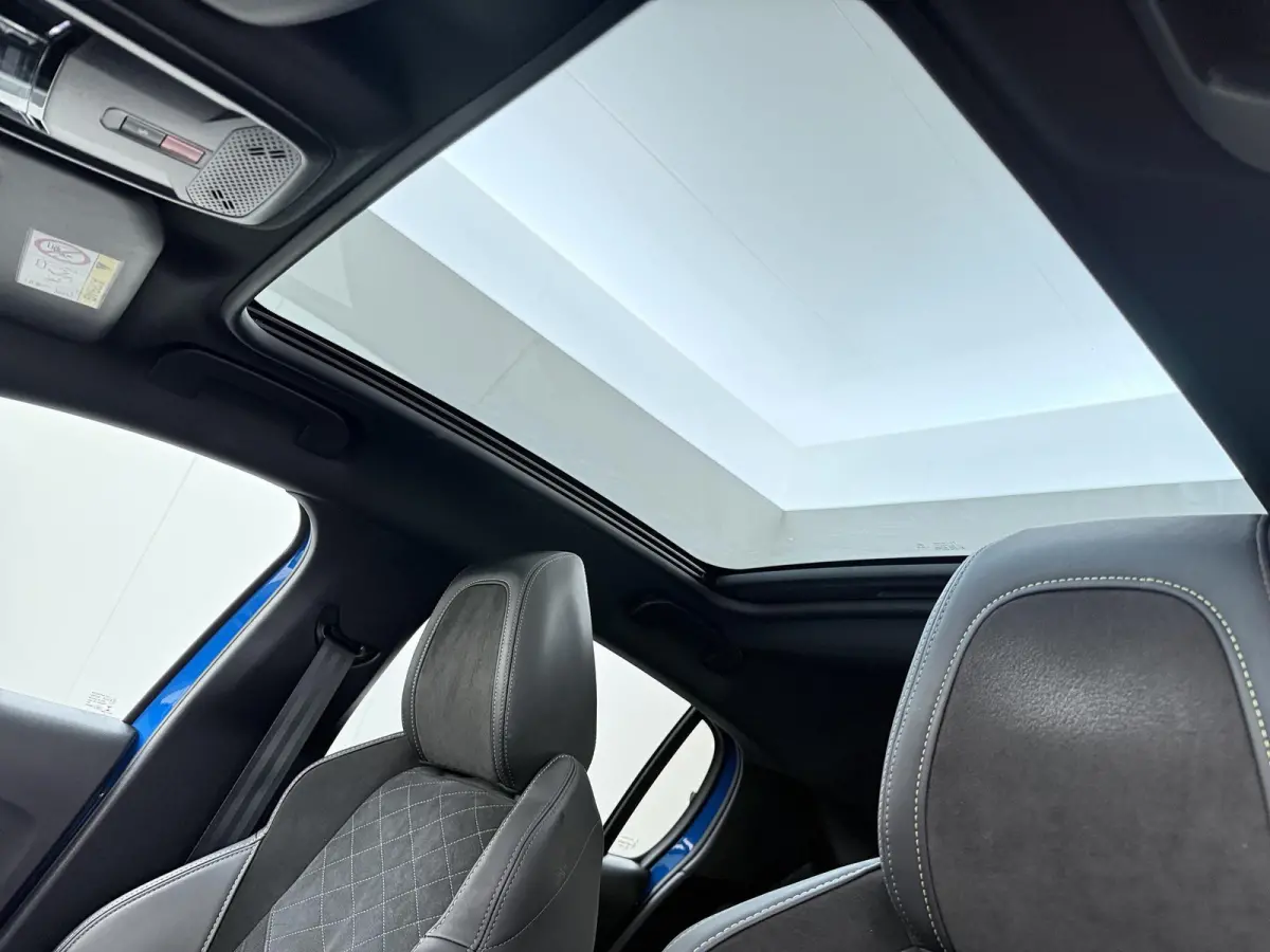 GT Pack 50 kWh 136pk | Accu 91% | Navigatie | Camera achter | Panorama dak | Alcantara bekleding | Cruise control adaptief | Lichtmetalen velgen  | Stoelverwarming | Apple Carplay en Android