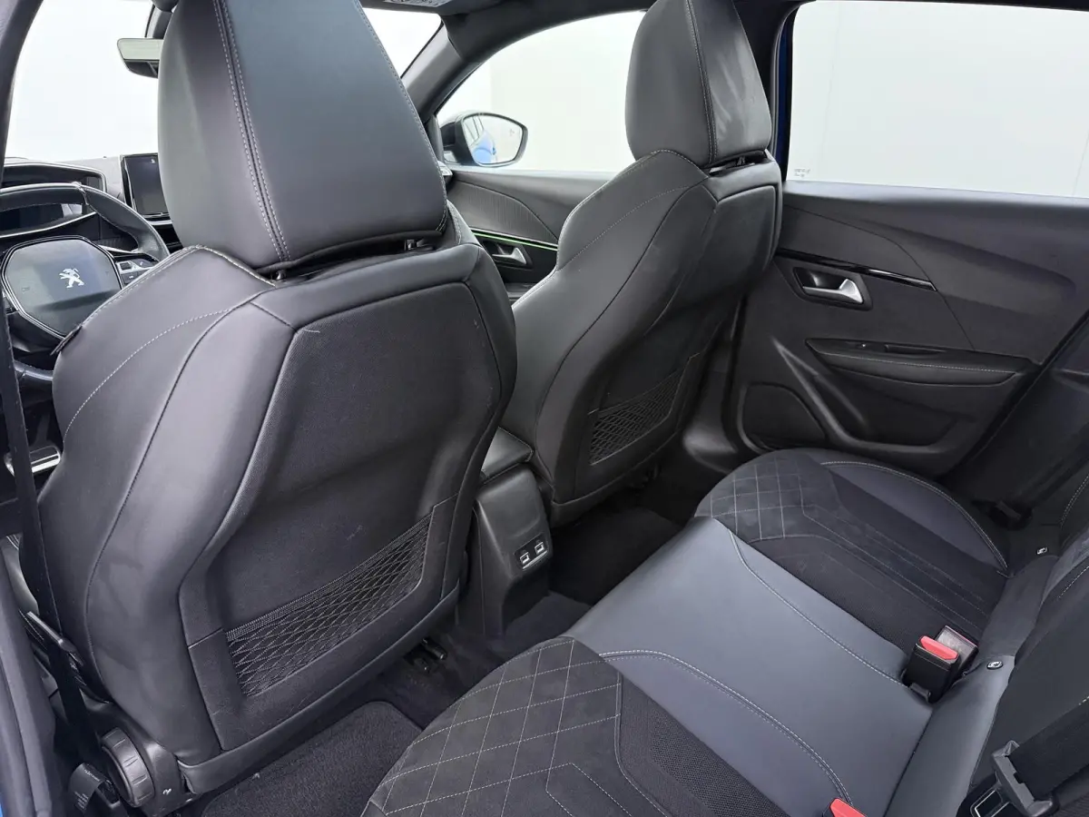 GT Pack 50 kWh 136pk | Accu 91% | Navigatie | Camera achter | Panorama dak | Alcantara bekleding | Cruise control adaptief | Lichtmetalen velgen  | Stoelverwarming | Apple Carplay en Android