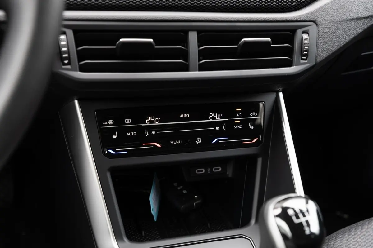 1.0 TSI 95pk Life Edition | Trekhaak Afneembaar | Stoelverwarming