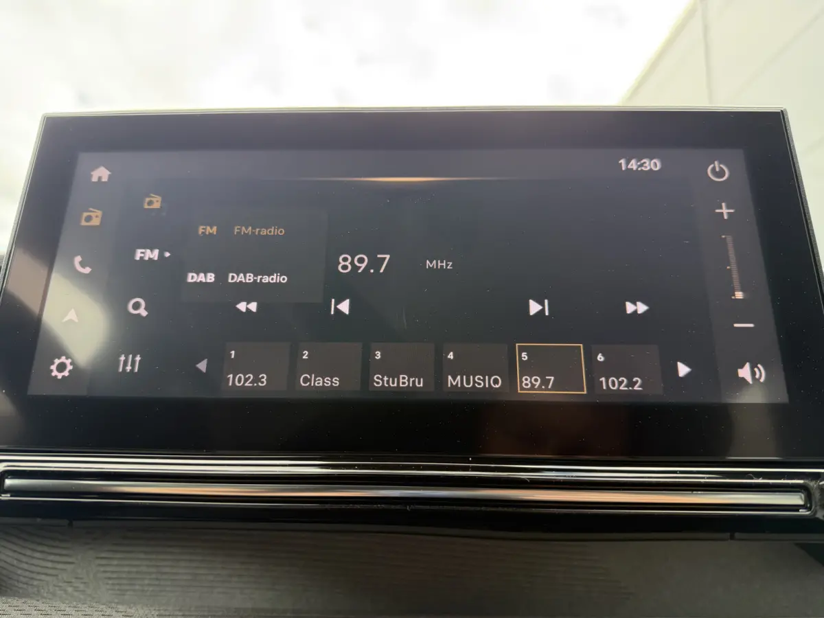 145pk Hybrid Max (Camera - Parkeersensoren V+A - LED - Automatische Airco - Navigatie - Apple Carplay - 17")