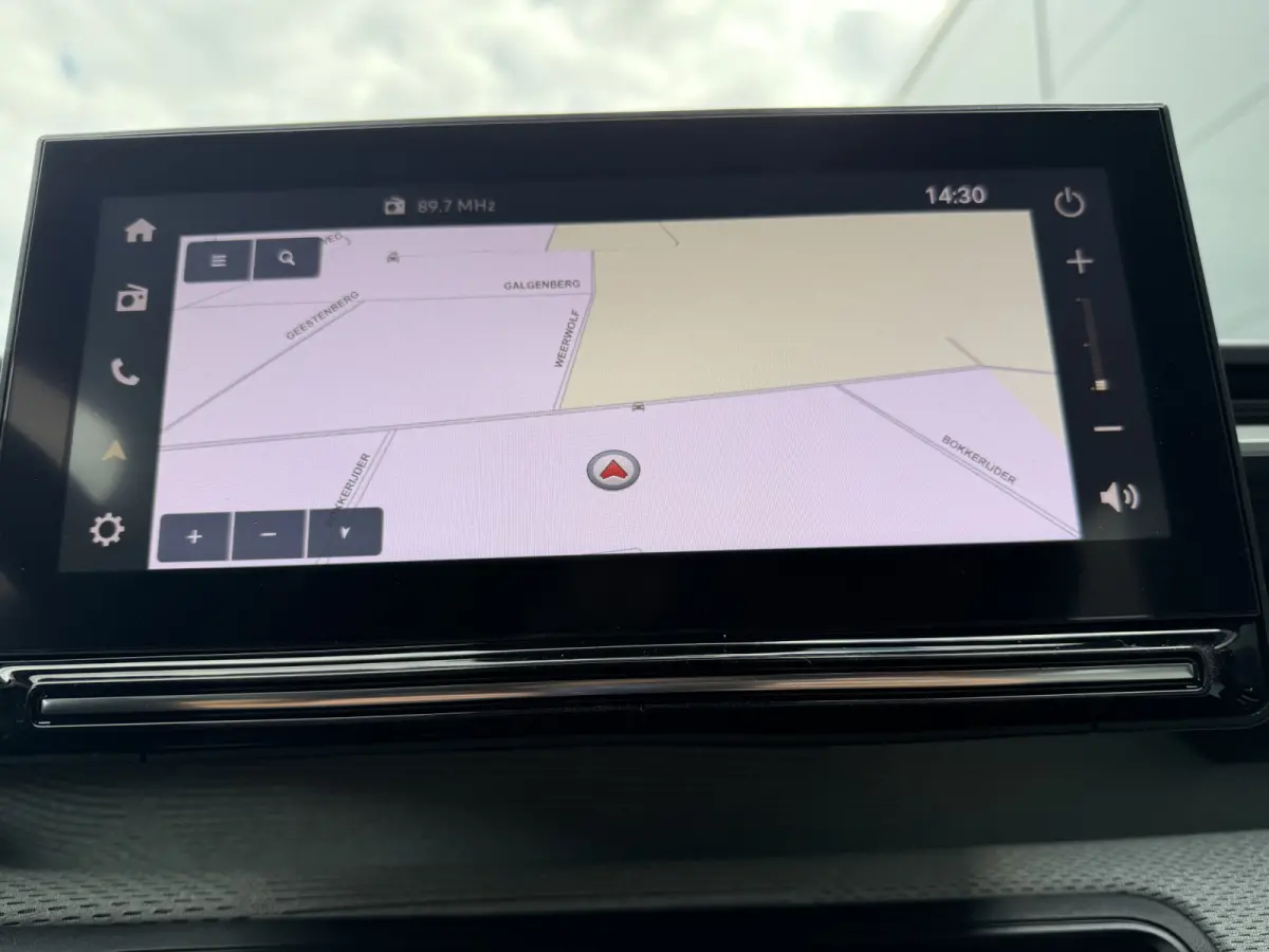 145pk Hybrid Max (Camera - Parkeersensoren V+A - LED - Automatische Airco - Navigatie - Apple Carplay - 17")