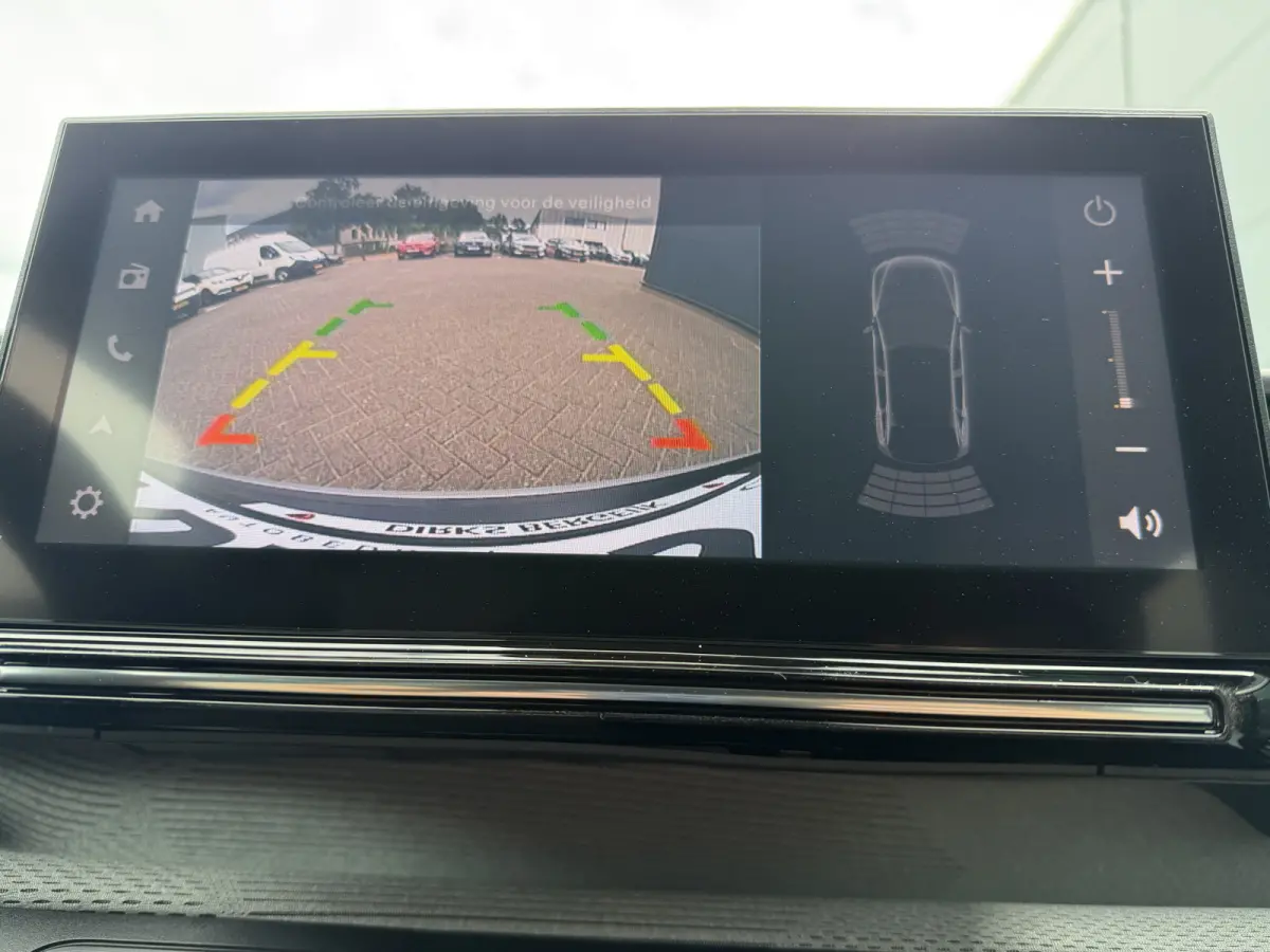 145pk Hybrid Max (Camera - Parkeersensoren V+A - LED - Automatische Airco - Navigatie - Apple Carplay - 17")