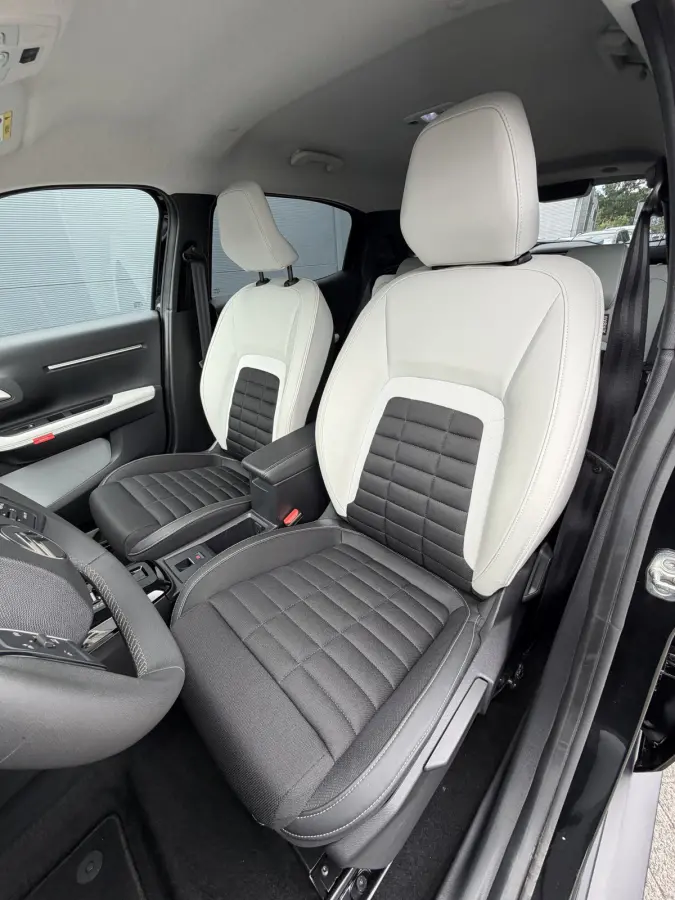 145pk Hybrid Max (Camera - Parkeersensoren V+A - LED - Automatische Airco - Navigatie - Apple Carplay - 17")