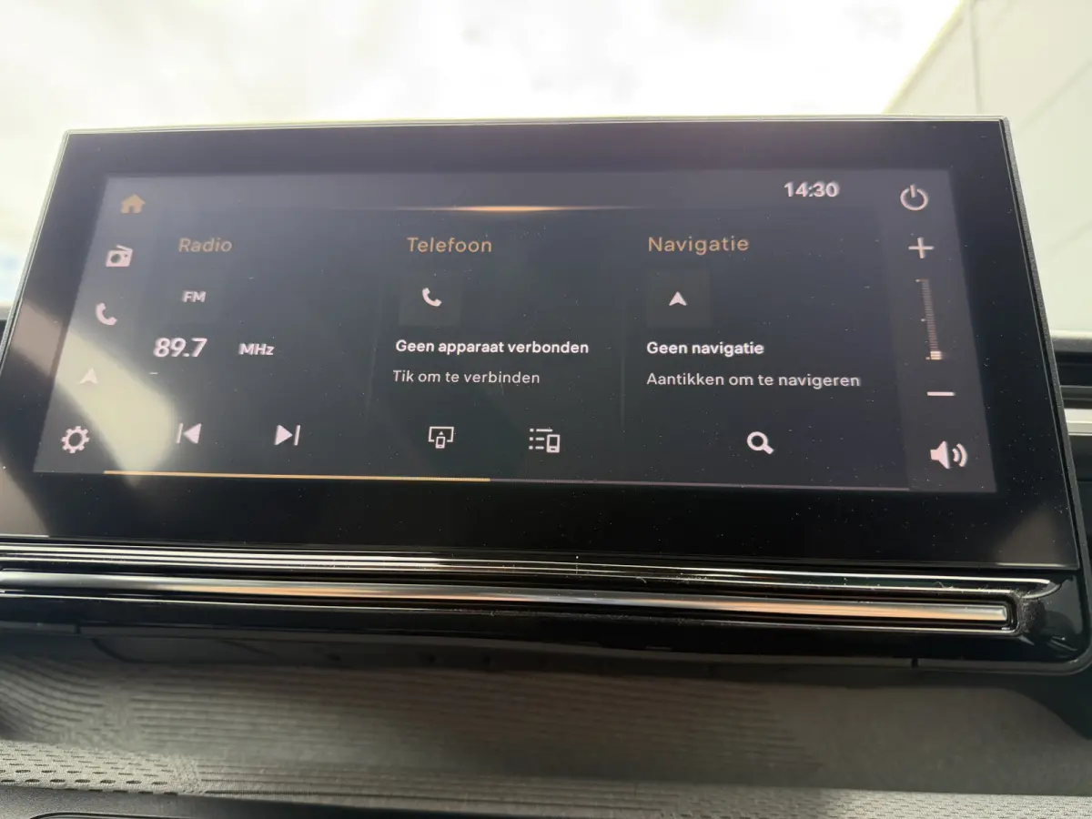 145pk Hybrid Max (Camera - Parkeersensoren V+A - LED - Automatische Airco - Navigatie - Apple Carplay - 17")