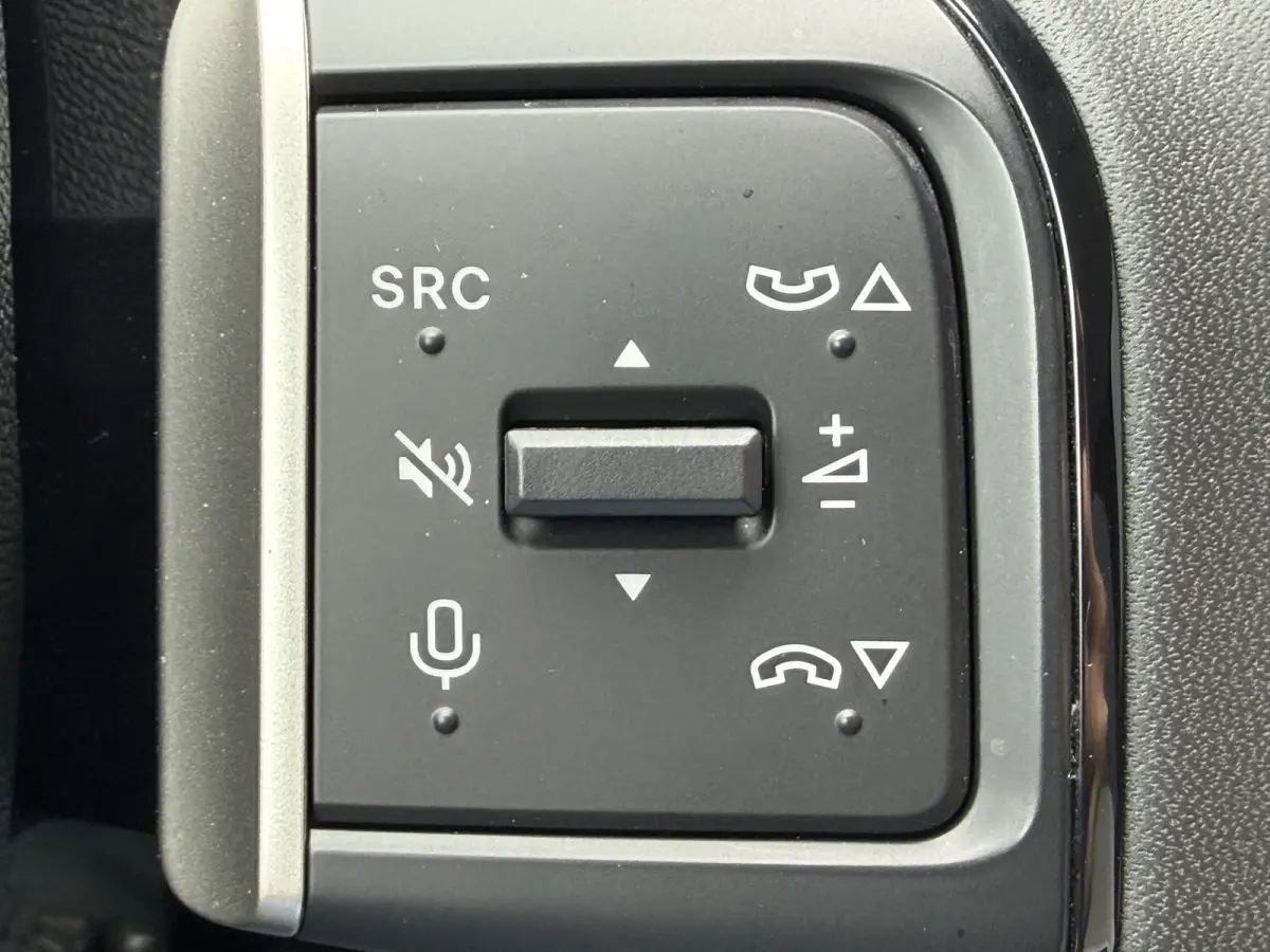 145pk Hybrid Max (Camera - Parkeersensoren V+A - LED - Automatische Airco - Navigatie - Apple Carplay - 17")