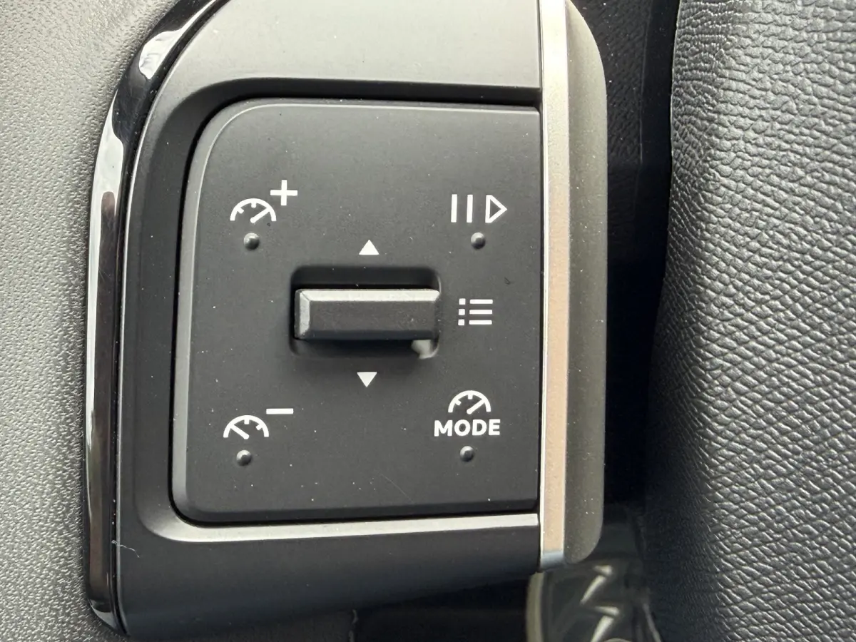 145pk Hybrid Max (Camera - Parkeersensoren V+A - LED - Automatische Airco - Navigatie - Apple Carplay - 17")