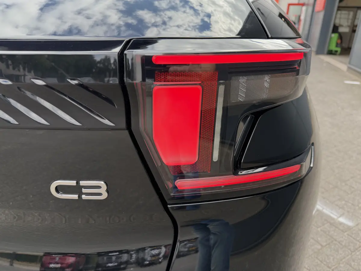 145pk Hybrid Max (Camera - Parkeersensoren V+A - LED - Automatische Airco - Navigatie - Apple Carplay - 17")
