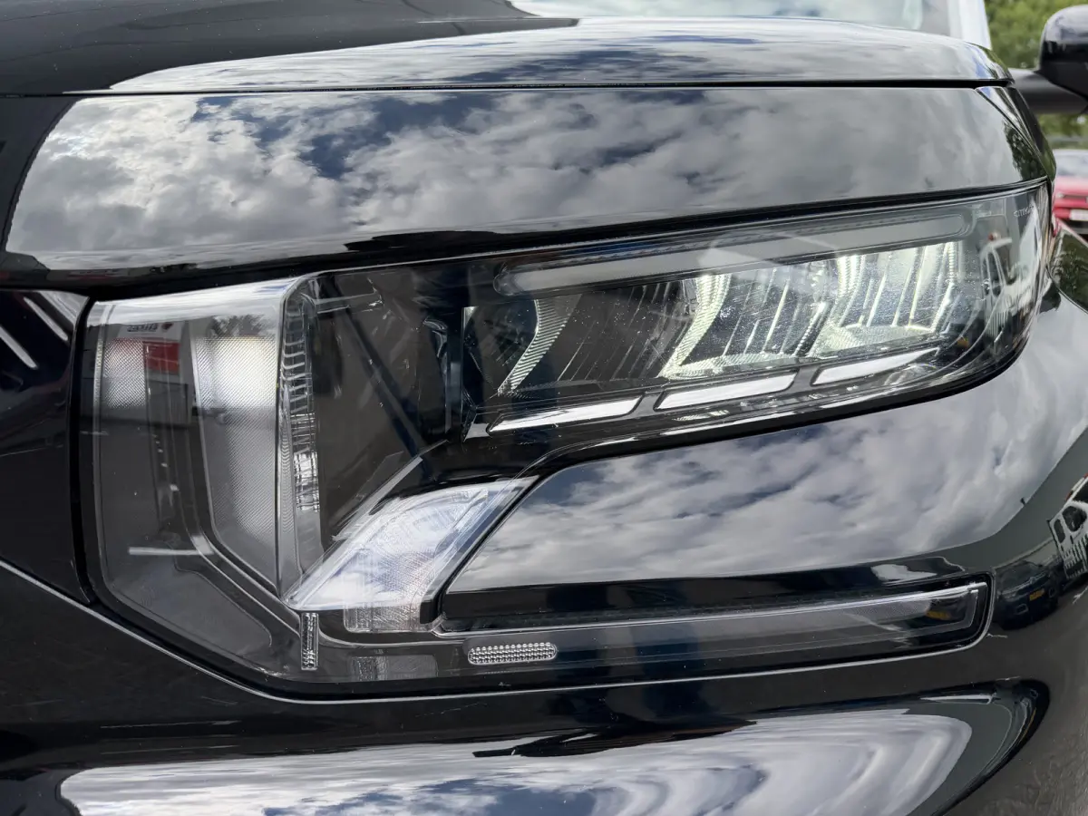 145pk Hybrid Max (Camera - Parkeersensoren V+A - LED - Automatische Airco - Navigatie - Apple Carplay - 17")