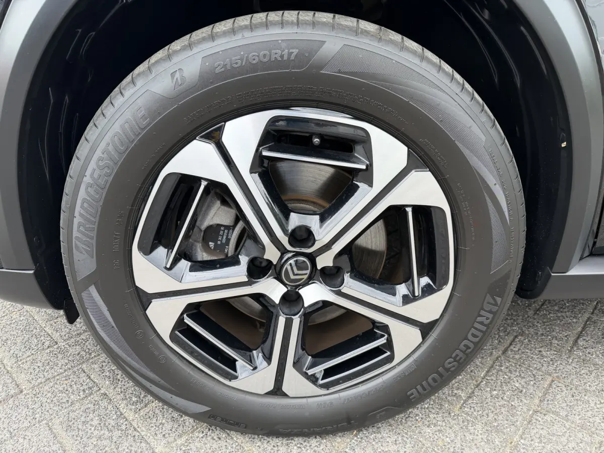145pk Hybrid Max (Camera - Parkeersensoren V+A - LED - Automatische Airco - Navigatie - Apple Carplay - 17")