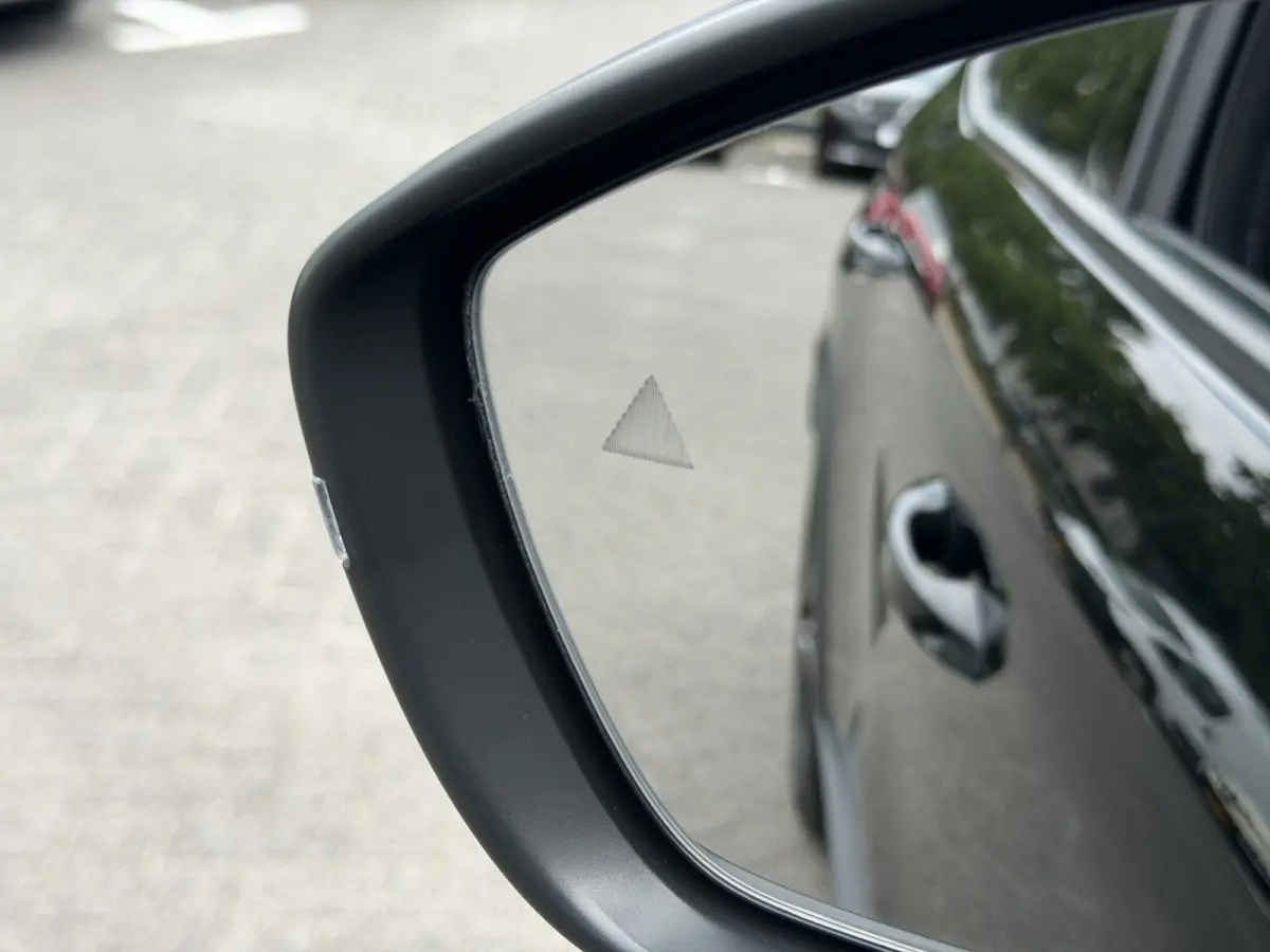 145pk Hybrid Max (Camera - Parkeersensoren V+A - LED - Automatische Airco - Navigatie - Apple Carplay - 17")