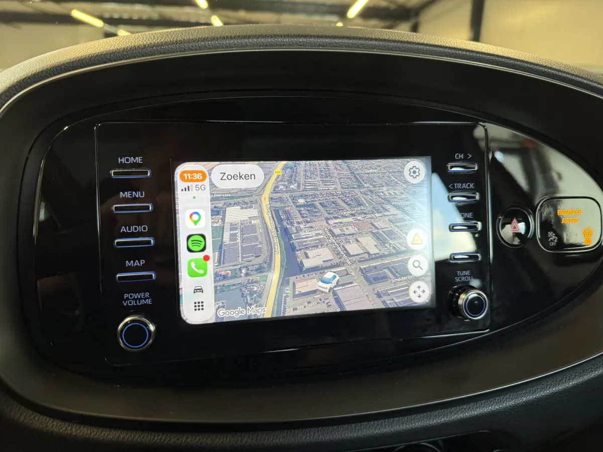 1.0 VVT-i MT Play Apple/Camera