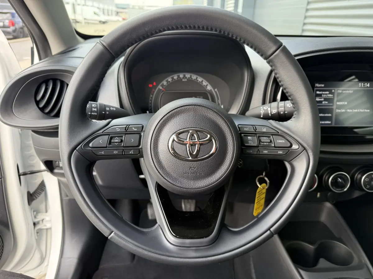 1.0 VVT-i MT Play Apple/Camera