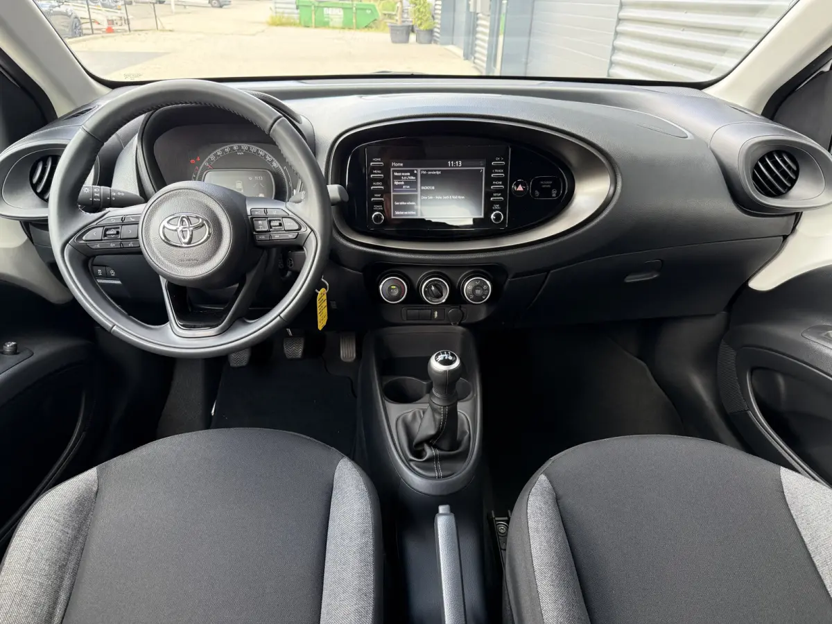 1.0 VVT-i MT Play Apple/Camera