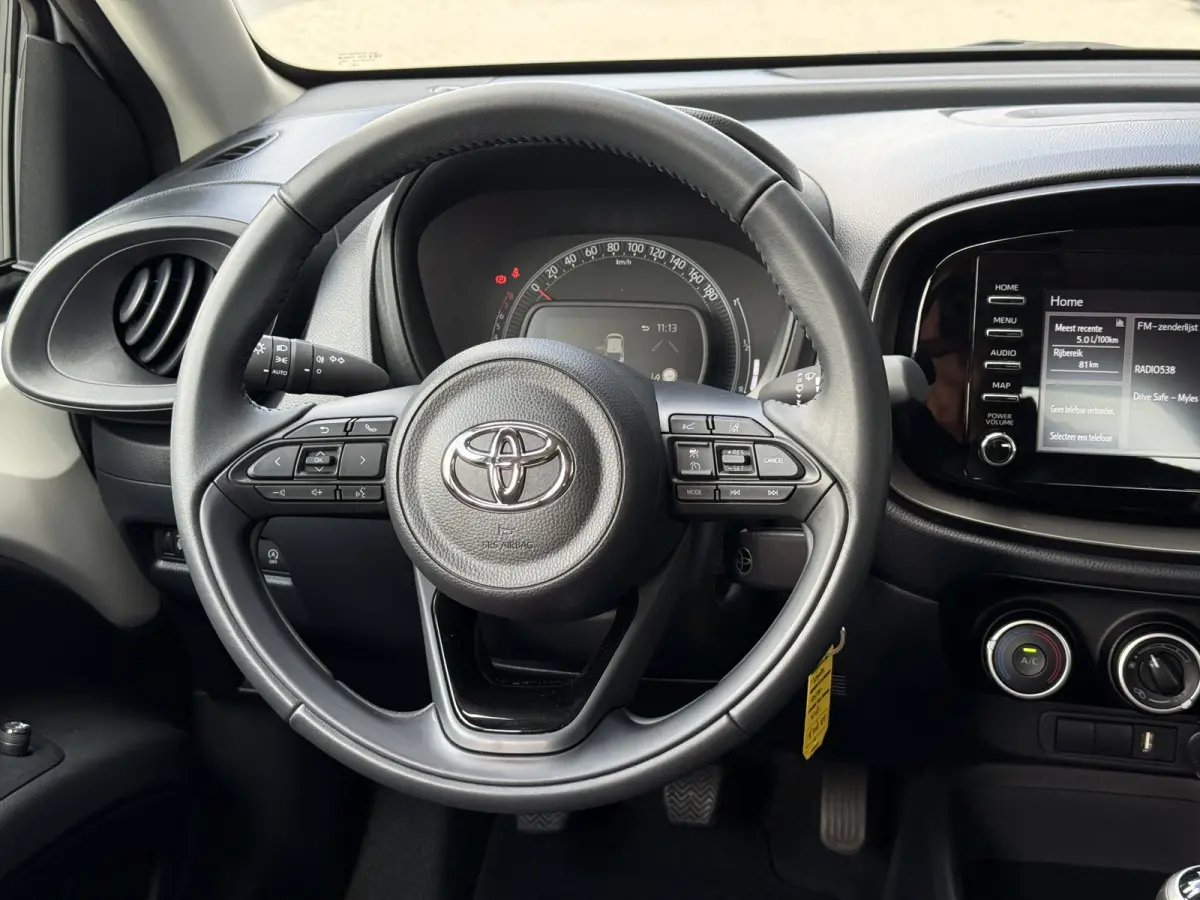 1.0 VVT-i MT Play Apple/Camera