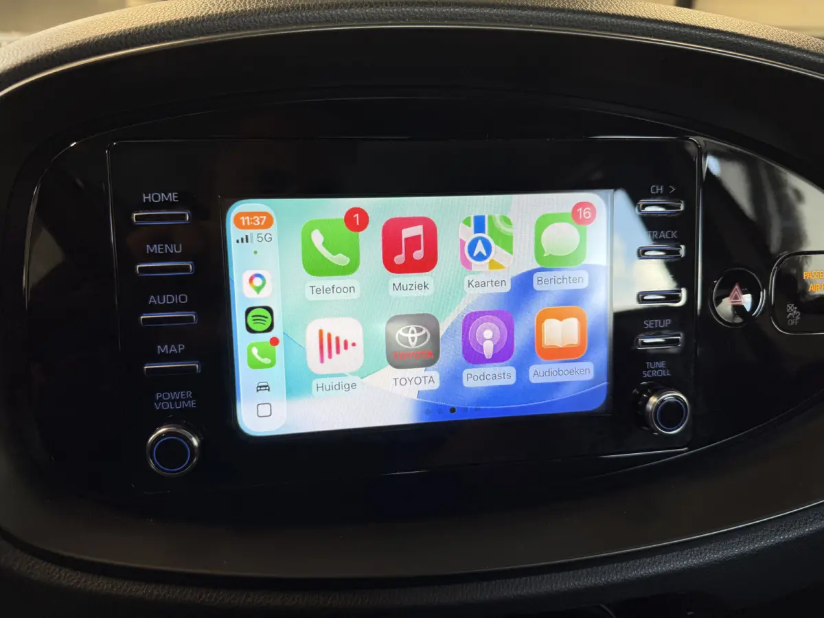 1.0 VVT-i MT Play Apple/Camera