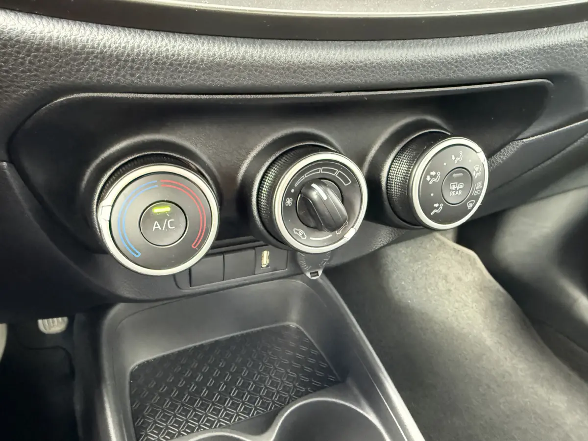 1.0 VVT-i MT Play Apple/Camera