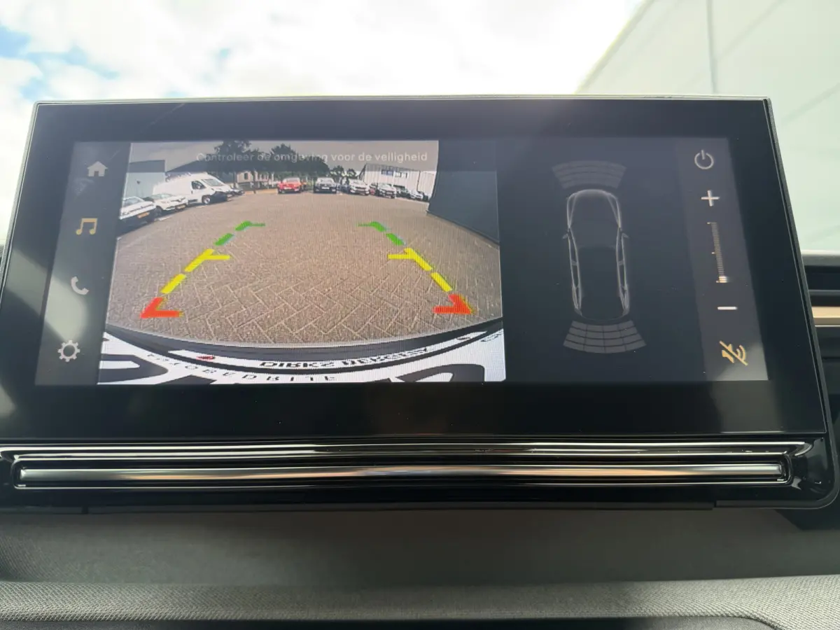 145pk Hybrid Plus (Camera - Navigatie via APP - Automatische Airco - LED - Apple Carplay - Two Tone - Parkeersensoren)