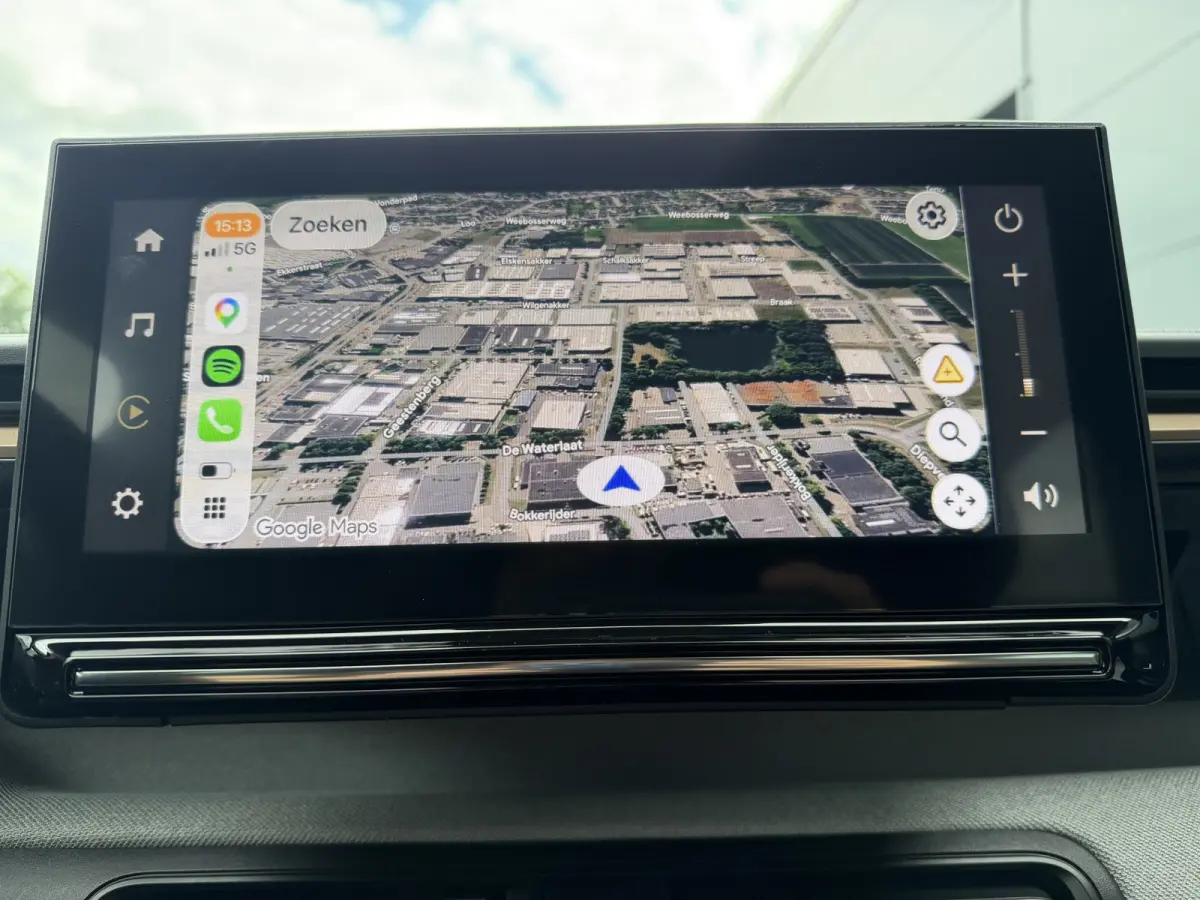 145pk Hybrid Plus (Camera - Navigatie via APP - Automatische Airco - LED - Apple Carplay - Two Tone - Parkeersensoren)