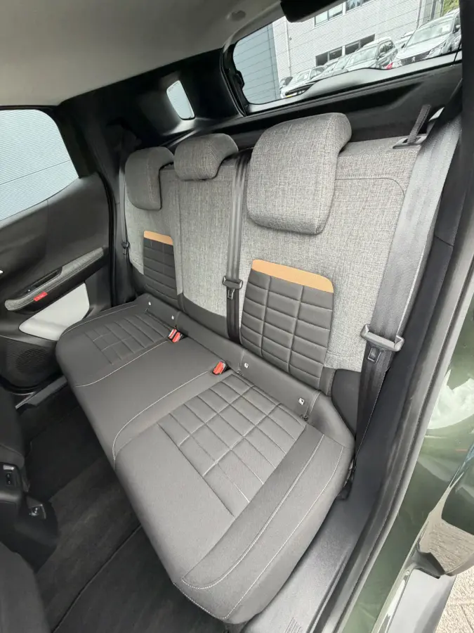 145pk Hybrid Plus (Camera - Navigatie via APP - Automatische Airco - LED - Apple Carplay - Two Tone - Parkeersensoren)