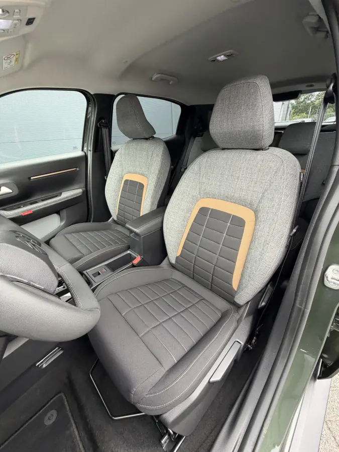 145pk Hybrid Plus (Camera - Navigatie via APP - Automatische Airco - LED - Apple Carplay - Two Tone - Parkeersensoren)