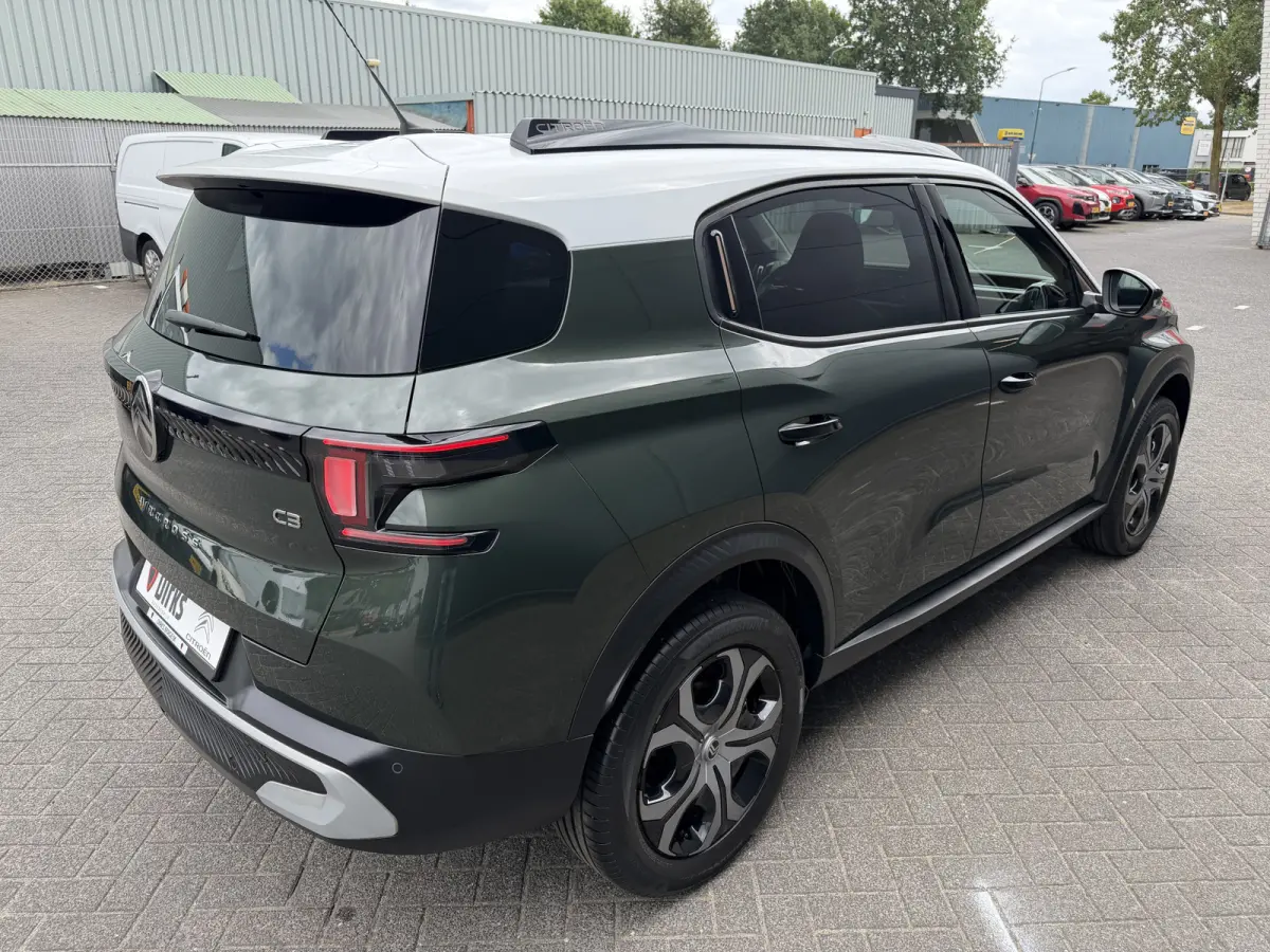 145pk Hybrid Plus (Camera - Navigatie via APP - Automatische Airco - LED - Apple Carplay - Two Tone - Parkeersensoren)