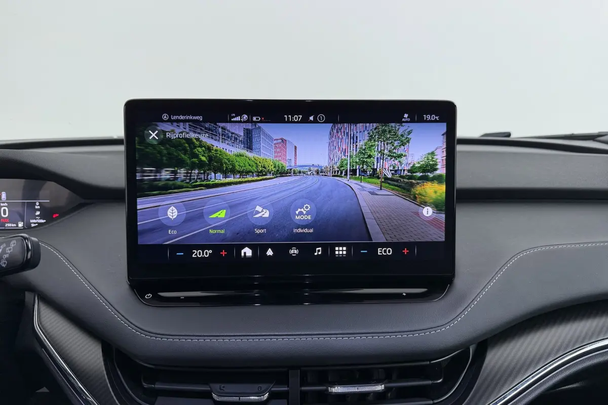 60 Sportline | SOH 93%! | Wegklap. Trekhaak | Org. NL | Dealer onderhouden | CarPlay | Stuurverwarming | PDC |