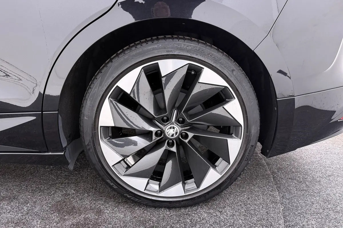60 Sportline | SOH 93%! | Wegklap. Trekhaak | Org. NL | Dealer onderhouden | CarPlay | Stuurverwarming | PDC |