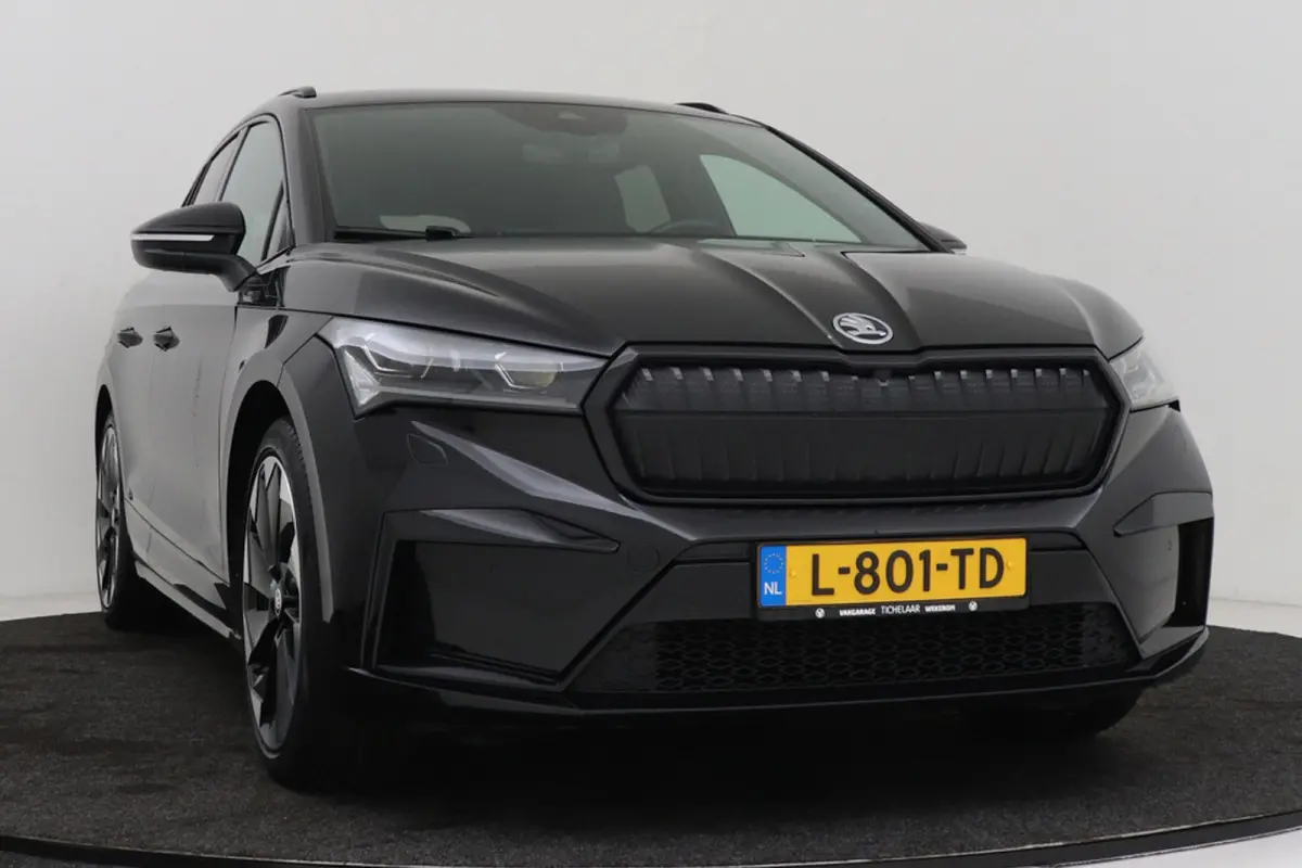60 Sportline | SOH 93%! | Wegklap. Trekhaak | Org. NL | Dealer onderhouden | CarPlay | Stuurverwarming | PDC |