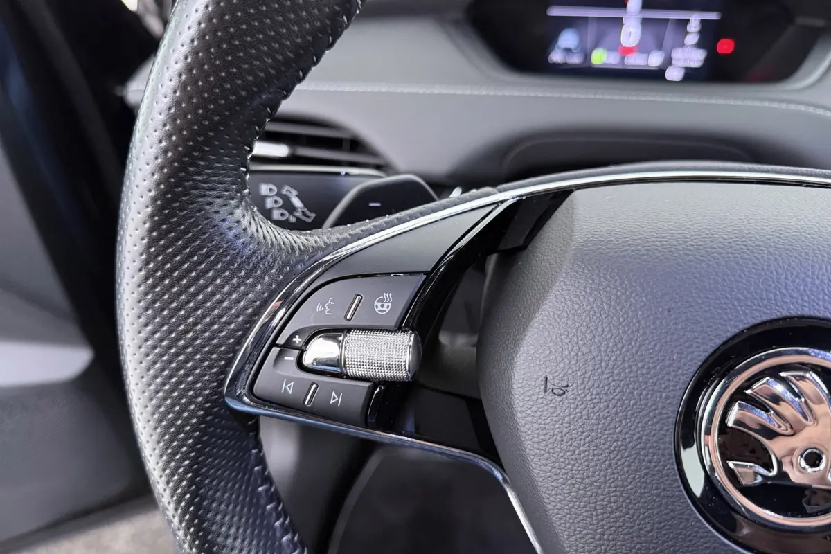 60 Sportline | SOH 93%! | Wegklap. Trekhaak | Org. NL | Dealer onderhouden | CarPlay | Stuurverwarming | PDC |