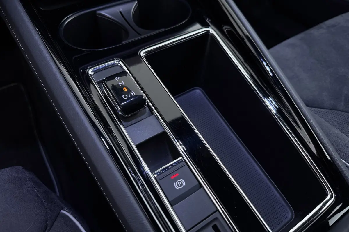 60 Sportline | SOH 93%! | Wegklap. Trekhaak | Org. NL | Dealer onderhouden | CarPlay | Stuurverwarming | PDC |