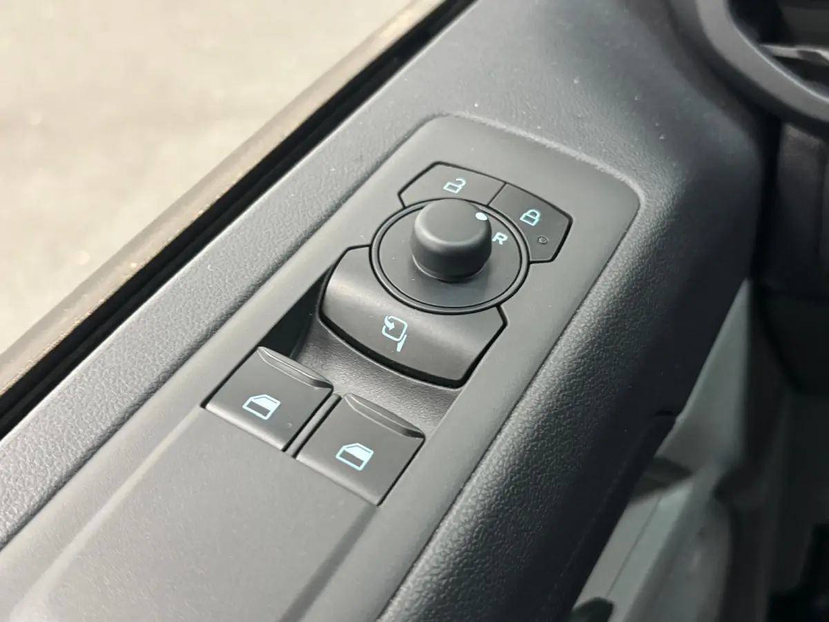 300 2.0 TDCI L2H1 EC Sport Nieuw Model Automaat Airco Cruise Navi Parkeersensoren Camera Carplay Trekhaak