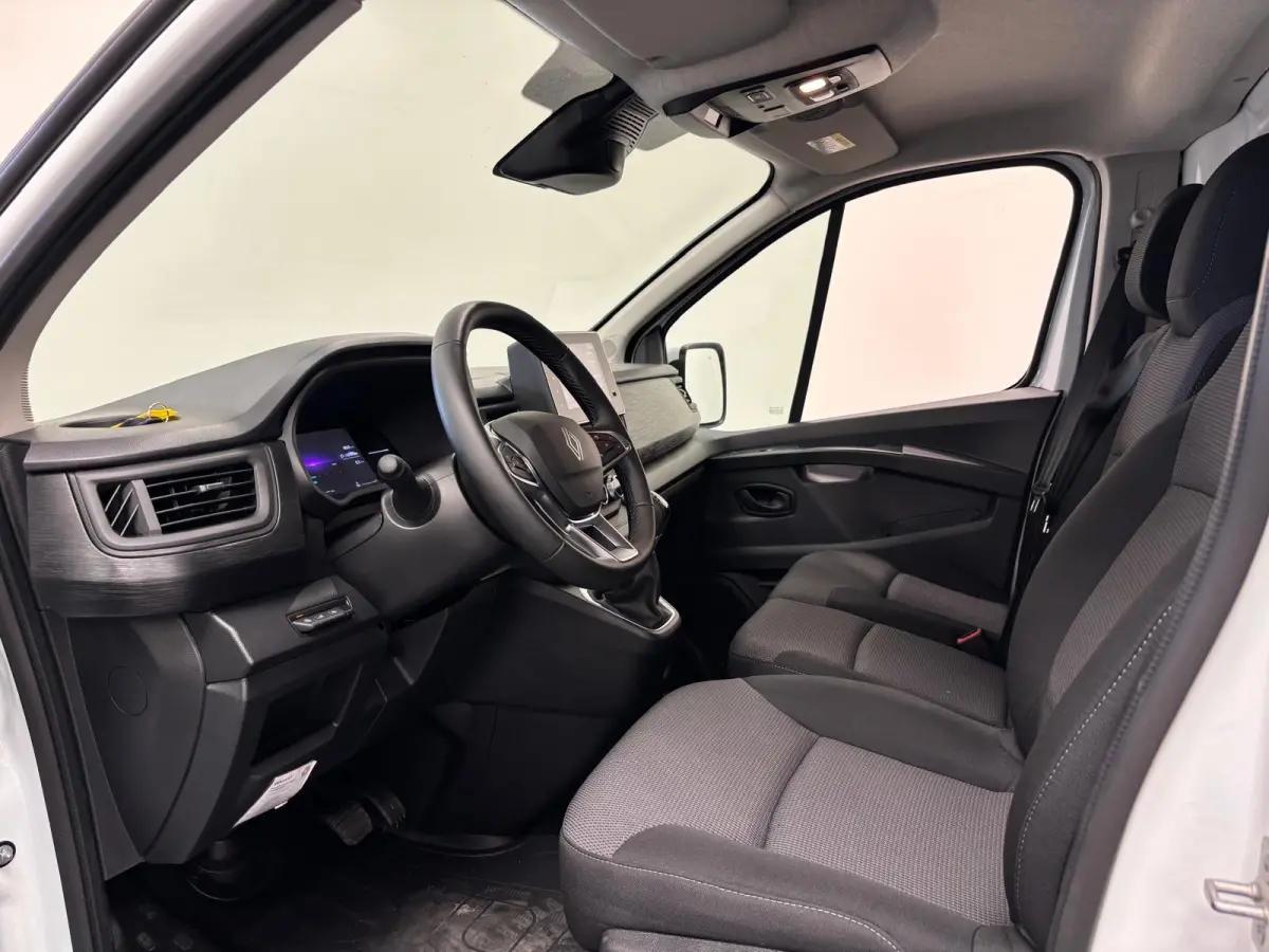 2.0 Blue dCi 150PK L2H1 EC Sport Edition Automaat Navigatie Airco Lichtmetalen velgen Betimmering Trekhaak Camera Parkeer sensoren Dab