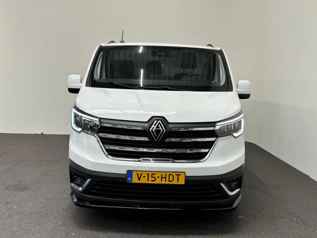 2.0 Blue dCi 150PK L2H1 EC Sport Edition Automaat Navigatie Airco Lichtmetalen velgen Betimmering Trekhaak Camera Parkeer sensoren Dab