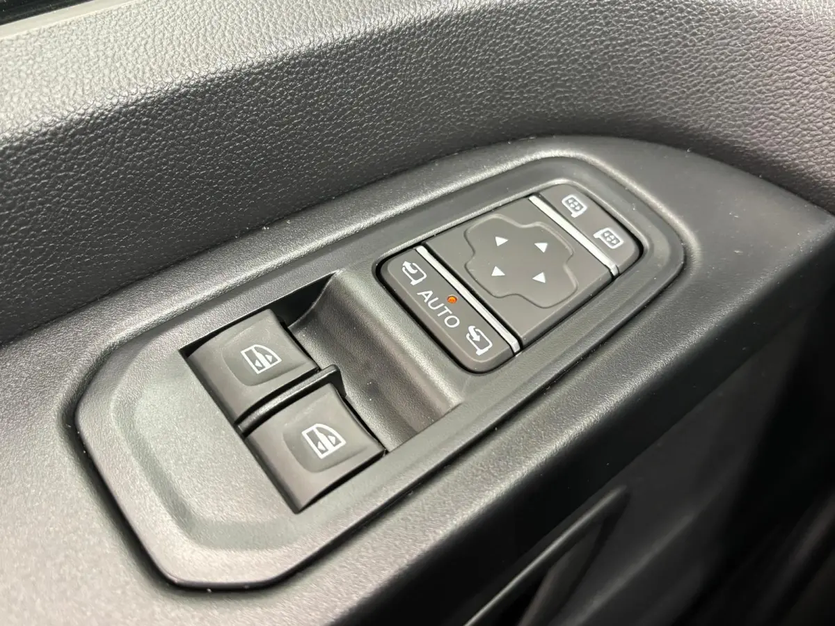 2.0 Blue dCi 150PK L2H1 EC Sport Edition Automaat Navigatie Airco Lichtmetalen velgen Betimmering Trekhaak Camera Parkeer sensoren Dab