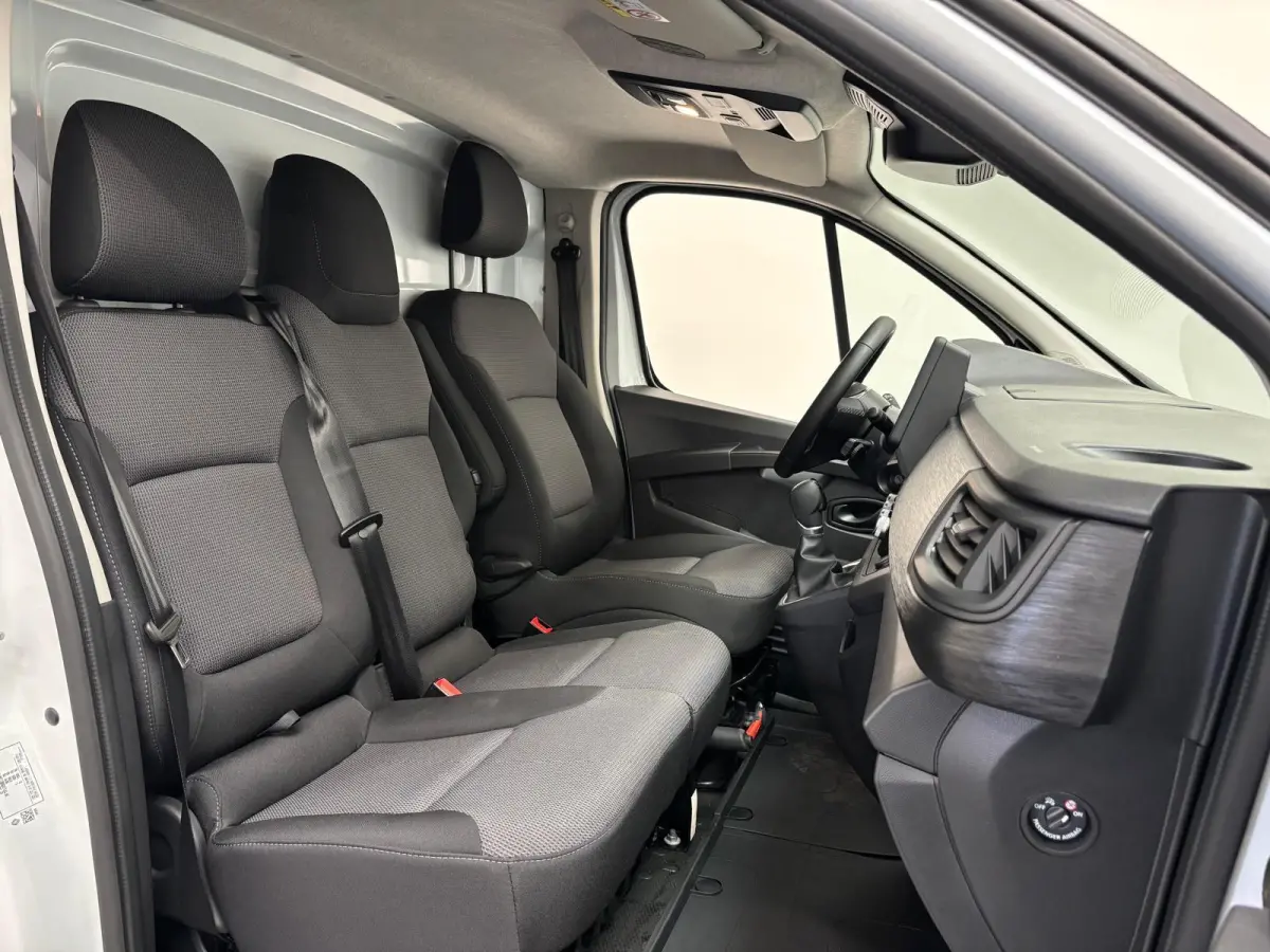 2.0 Blue dCi 150PK L2H1 EC Sport Edition Automaat Navigatie Airco Lichtmetalen velgen Betimmering Trekhaak Camera Parkeer sensoren Dab