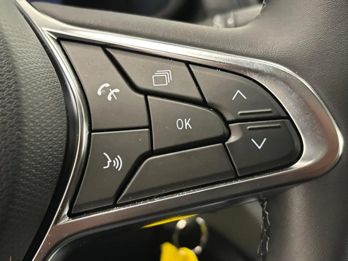 2.0 Blue dCi 150PK L2H1 EC Sport Edition Automaat Navigatie Airco Lichtmetalen velgen Betimmering Trekhaak Camera Parkeer sensoren Dab