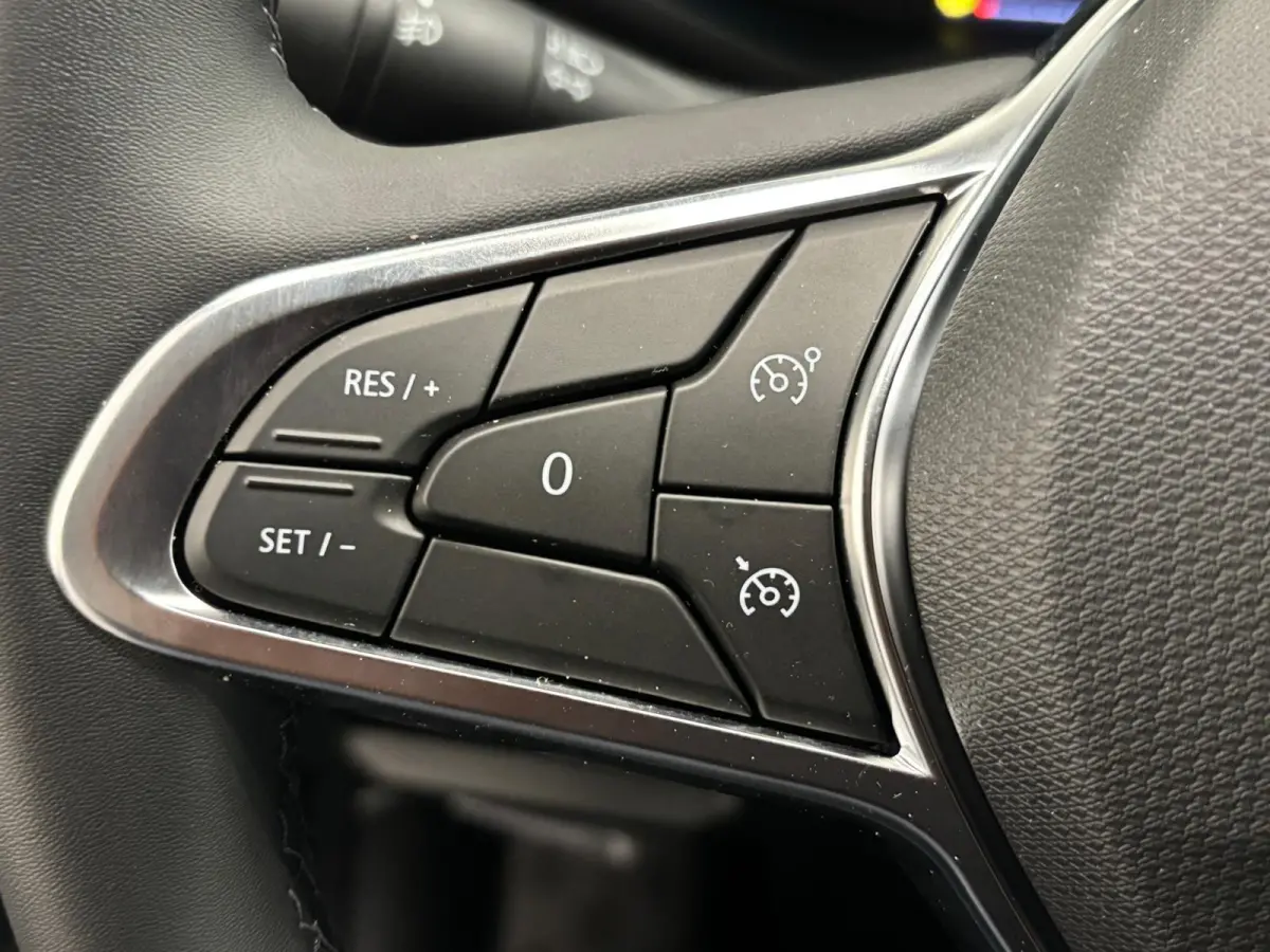 2.0 Blue dCi 150PK L2H1 EC Sport Edition Automaat Navigatie Airco Lichtmetalen velgen Betimmering Trekhaak Camera Parkeer sensoren Dab