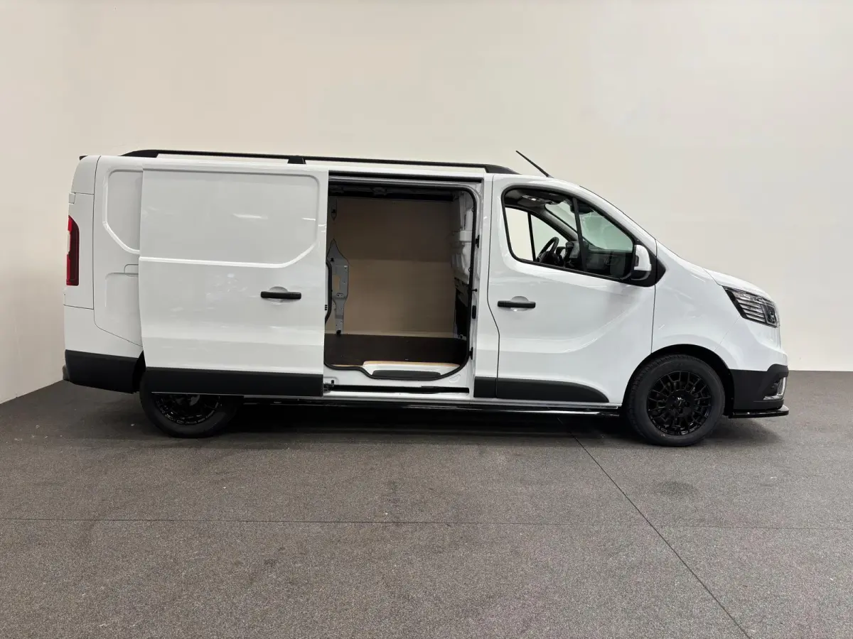 2.0 Blue dCi 150PK L2H1 EC Sport Edition Automaat Navigatie Airco Lichtmetalen velgen Betimmering Trekhaak Camera Parkeer sensoren Dab