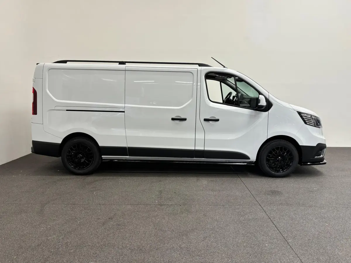 2.0 Blue dCi 150PK L2H1 EC Sport Edition Automaat Navigatie Airco Lichtmetalen velgen Betimmering Trekhaak Camera Parkeer sensoren Dab