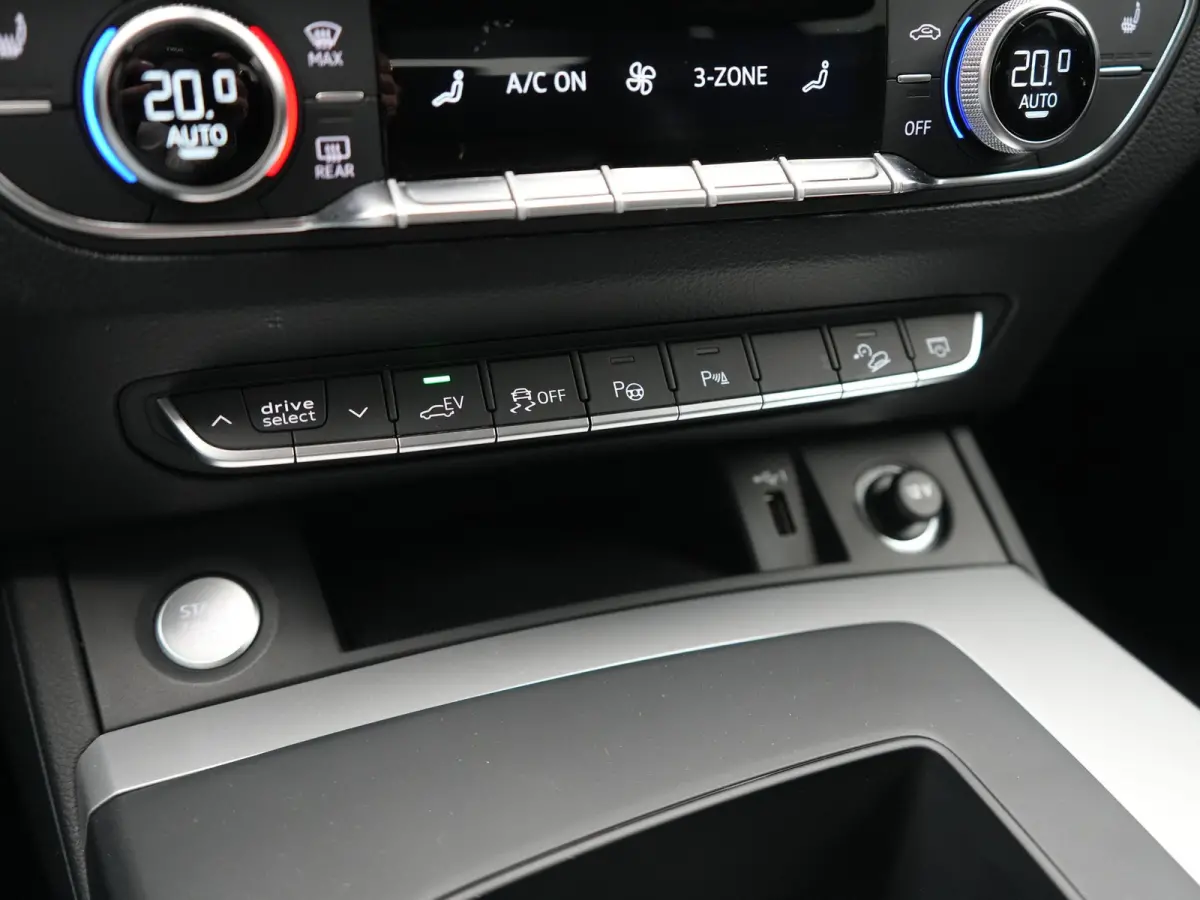 55 TFSI e S Line PHEV 367pk Dealer O.H. | Alcantara Sportstoelen Massage & Verwarmd | 360 Camera | Bang & Olufsen Audio | Keyless | Navigatie | Virtual | DAB | Cruise Control | Plug In Hybri