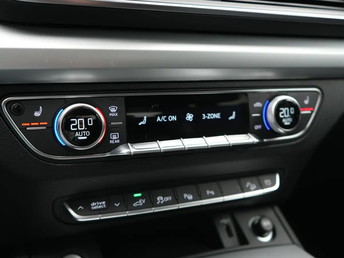55 TFSI e S Line PHEV 367pk Dealer O.H. | Alcantara Sportstoelen Massage & Verwarmd | 360 Camera | Bang & Olufsen Audio | Keyless | Navigatie | Virtual | DAB | Cruise Control | Plug In Hybri