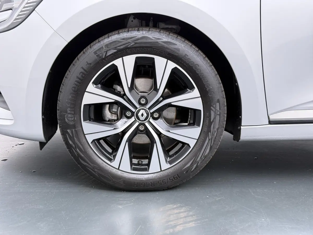 TCe 90 GPF Evolution | Navigatie | Parkeersensoren | Lichtmetalen velgen |