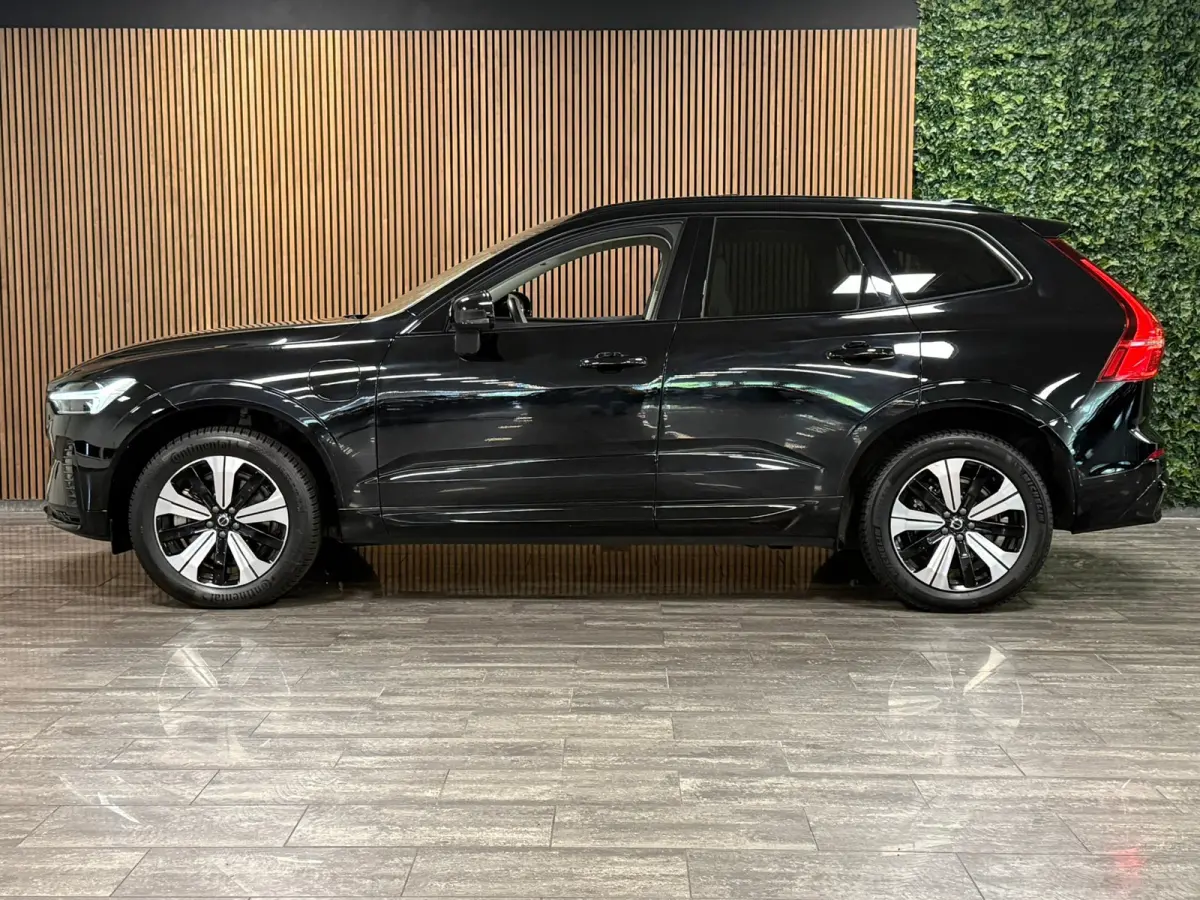T6 AWD Recharge Plus Dark Long Range | Harman Kardon | All Season Banden | Adaptieve Cruise Control | Stoelverwarming voor+achter | Stuurwielverwarming | Parkeercamera | Pilot Assist | BLIS 