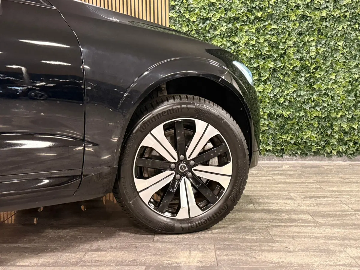 T6 AWD Recharge Plus Dark Long Range | Harman Kardon | All Season Banden | Adaptieve Cruise Control | Stoelverwarming voor+achter | Stuurwielverwarming | Parkeercamera | Pilot Assist | BLIS 