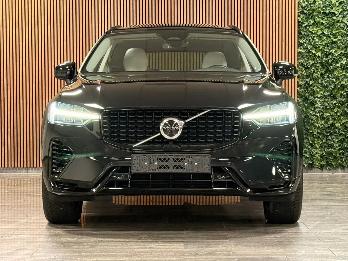 T6 AWD Recharge Plus Dark Long Range | Harman Kardon | All Season Banden | Adaptieve Cruise Control | Stoelverwarming voor+achter | Stuurwielverwarming | Parkeercamera | Pilot Assist | BLIS 