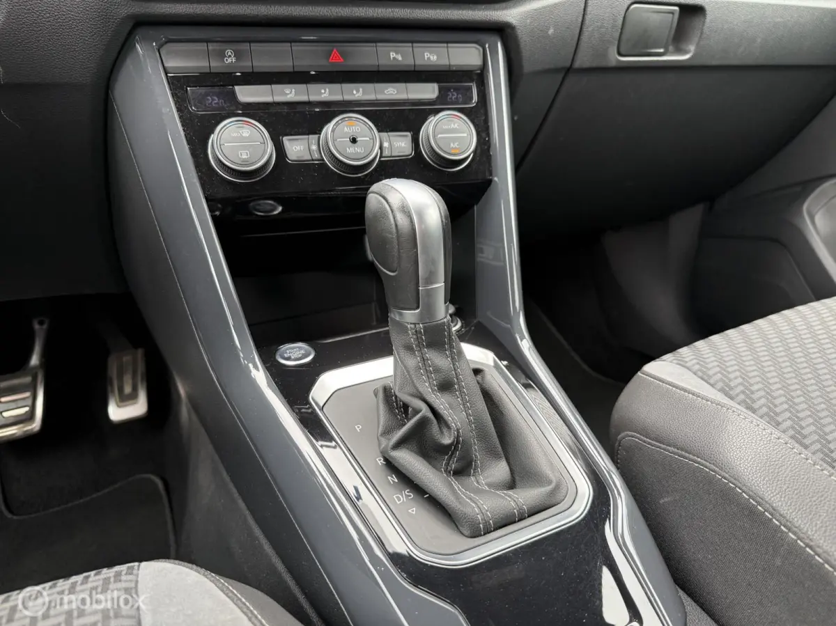 1.5 TSI DSG R-line/Carplay/Camera/LED/Clima