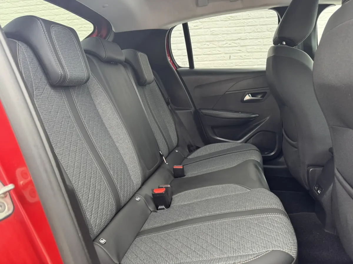 1.2 PureTech 100 Allure 360 Camera Navi Afn. Trekhaak Carplay Cruisecontrol