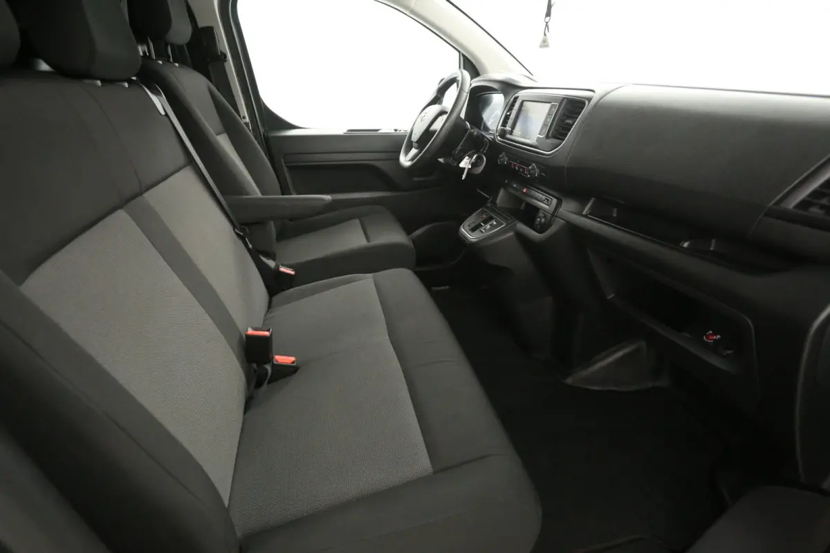 Toyota PROACE Electric Worker75 kWh Long Range L3H1 | Snelladen | SOH 95% | Airco | Cruise | Carplay | 3 Zits | Trekhaak | 2xSchuifdeur