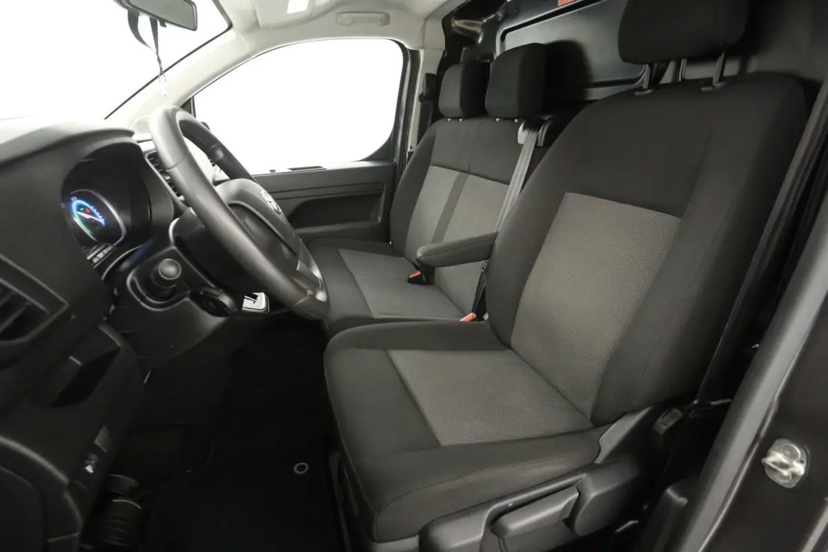 Toyota PROACE Electric Worker75 kWh Long Range L3H1 | Snelladen | SOH 95% | Airco | Cruise | Carplay | 3 Zits | Trekhaak | 2xSchuifdeur